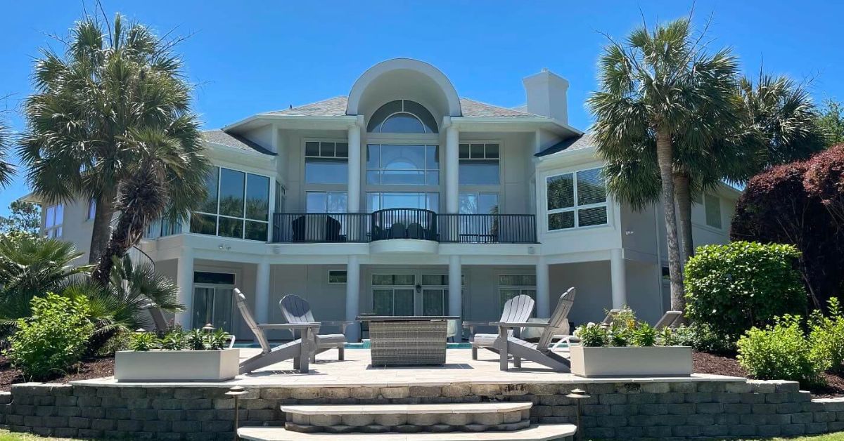 How To Choose an Exterior Paint Color for Your Coastal Home